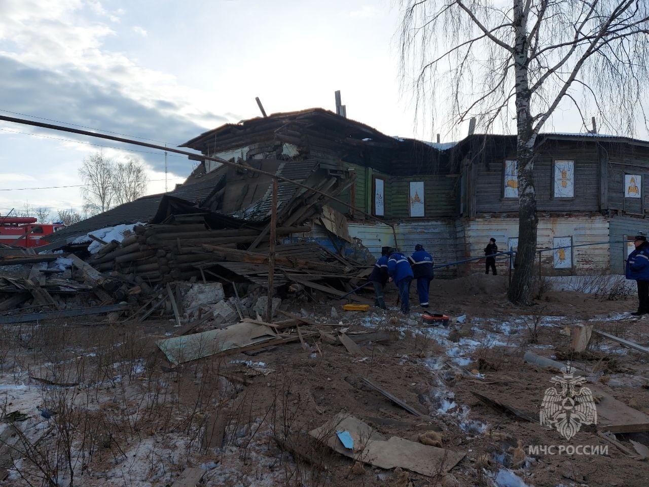 Двухэтажный дом обрушился в Лукоянове из-за взрыв газа   - фото 1