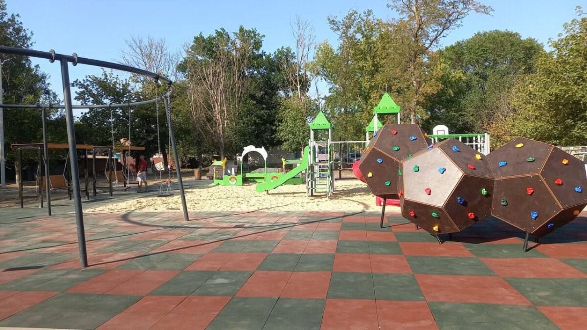 В Ростовской области 2000 детских площадок признаны небезопасными - фото 1