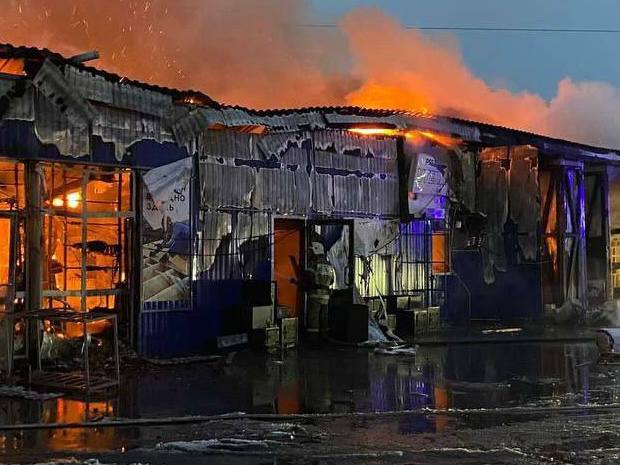 Прокуратура заинтересовалась пожаром на рынке стройматериалов в Нижнем Новгороде - фото 1
