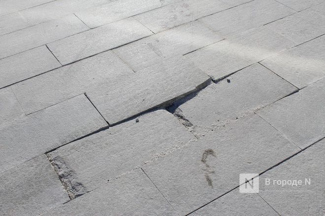 Новая плитка потрескалась на Большой Покровской в Нижнем Новгороде - фото 1