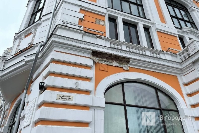 В историческом здании на Большой Покровской обрушился карниз - фото 2