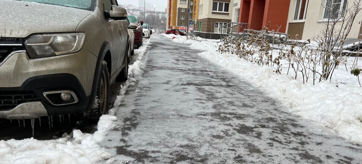 Дороги от наледи обрабатывают в Нижнем Новгороде - фото 1