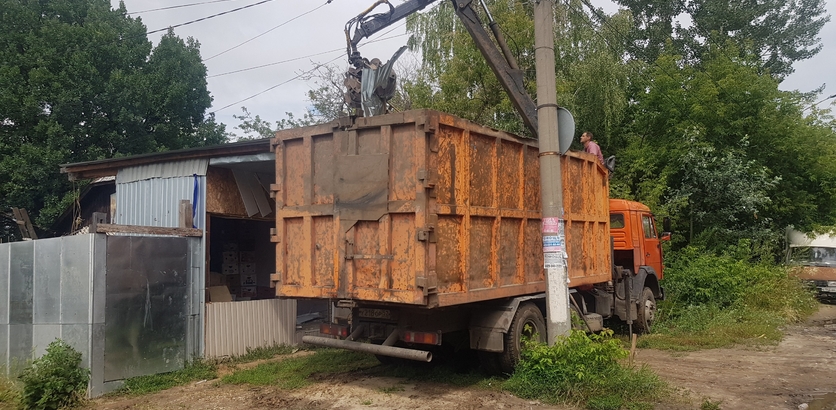 Нелегальный торговый павильон снесли на улице Космической в Нижнем Новгороде - фото 1