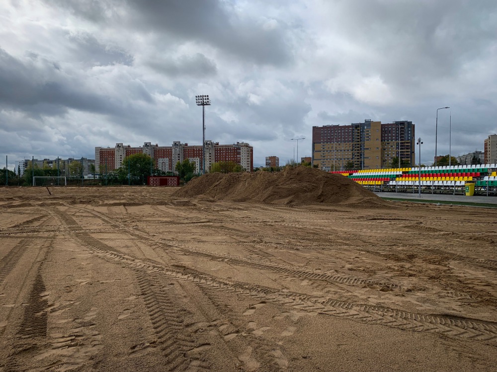 На тренировочной площадке ФОКа Мещерский меняют покрытие