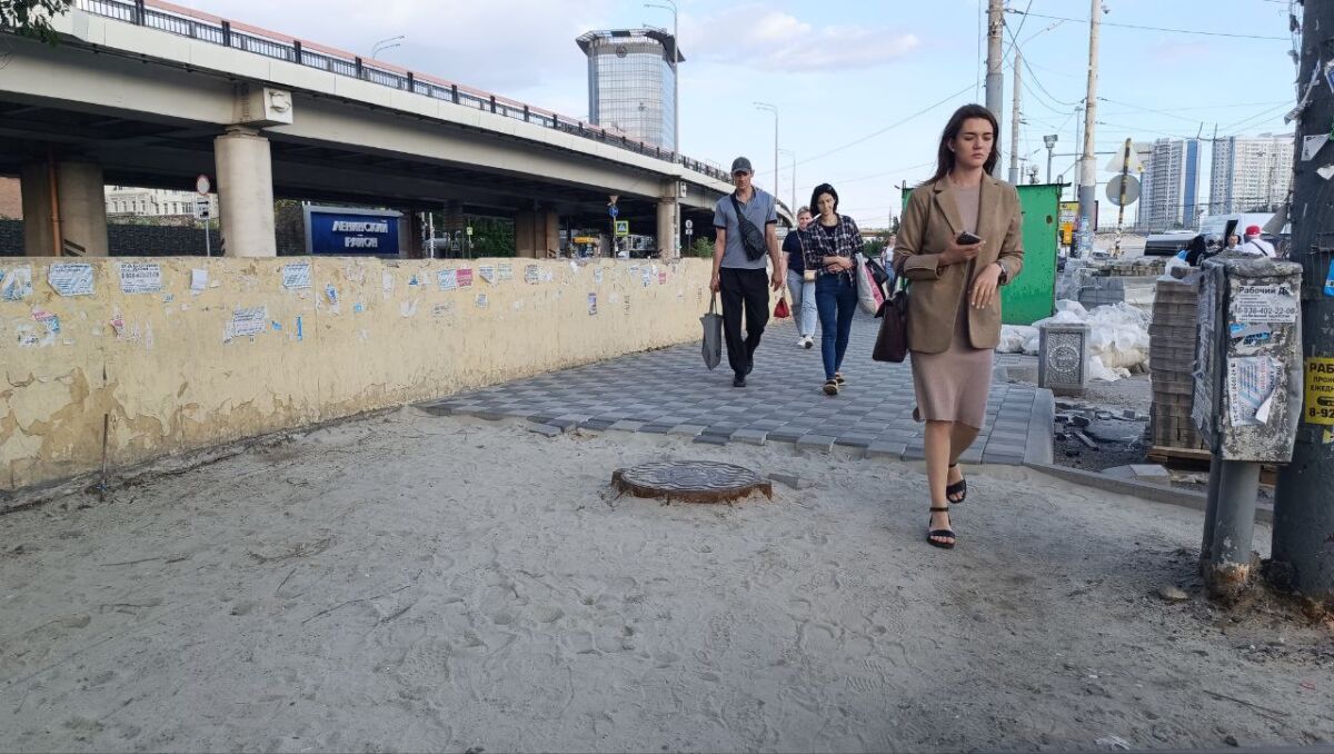 В Ростове на Привокзальной площади до августа заменят тротуарную плитку  - фото 1