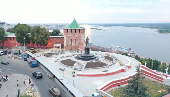 С оркестром и салютом: как в Нижнем Новгороде открыли Чкаловскую лестницу